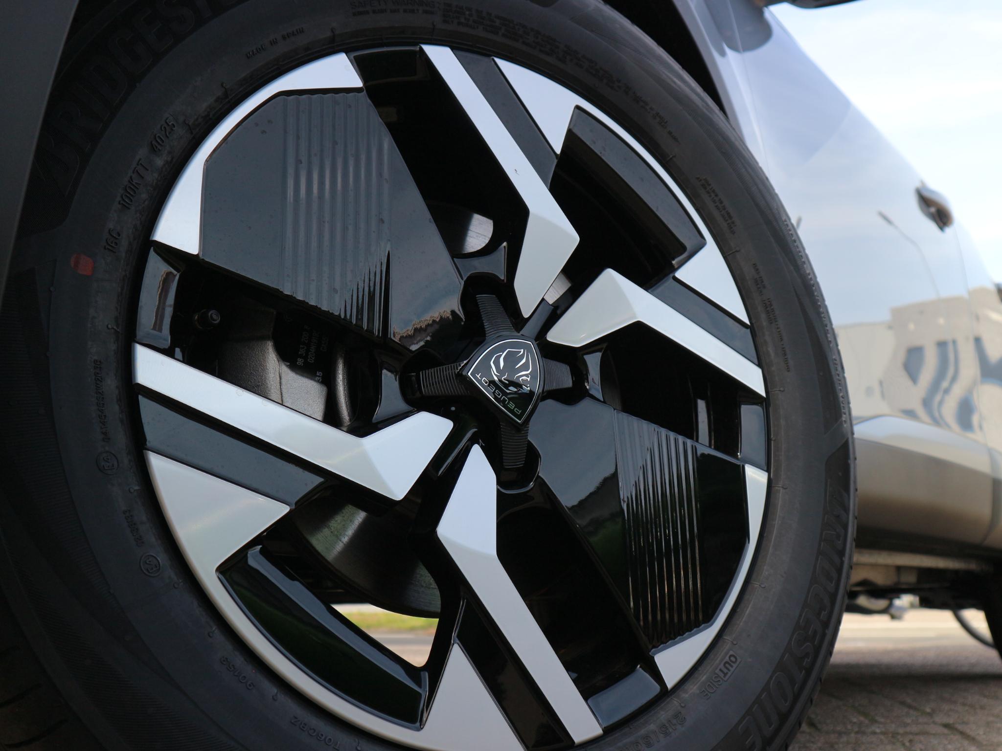 Peugeot 2008 1.2 Hybrid 145 GT - Afbeelding 4