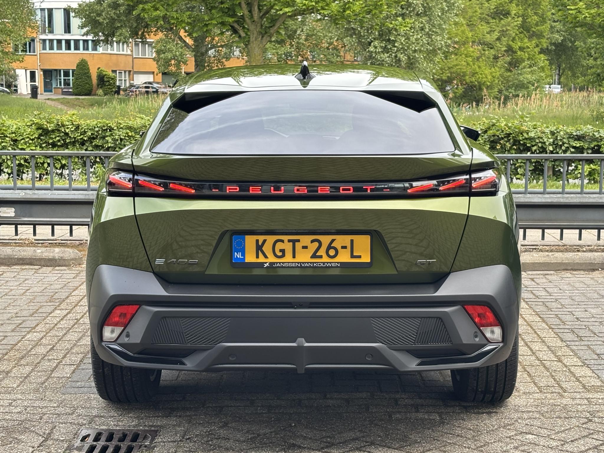 Peugeot 408