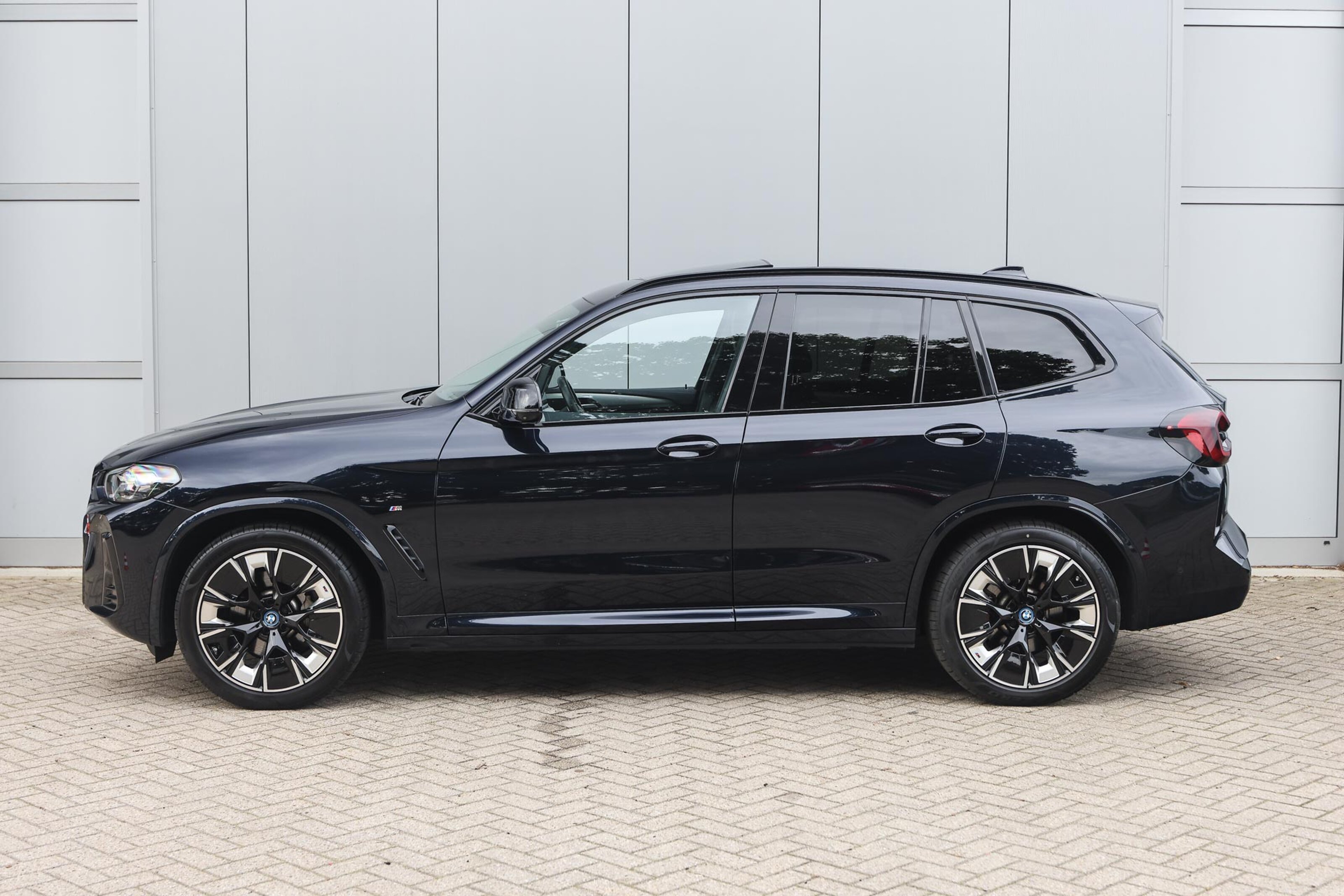 BMW iX3 8
