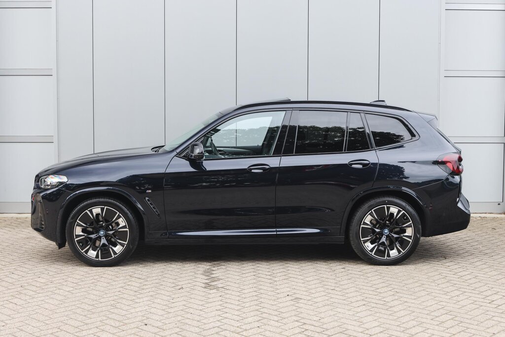 BMW iX3 8