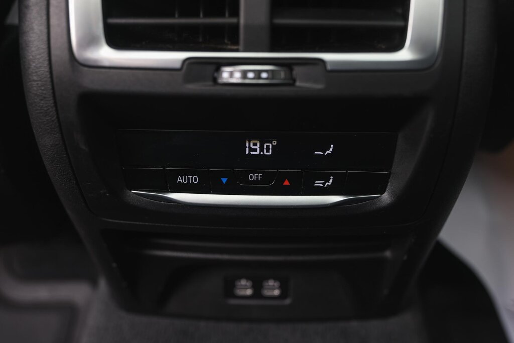 BMW iX3 13