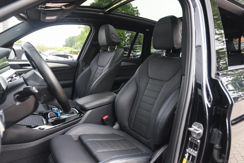 BMW iX3 14