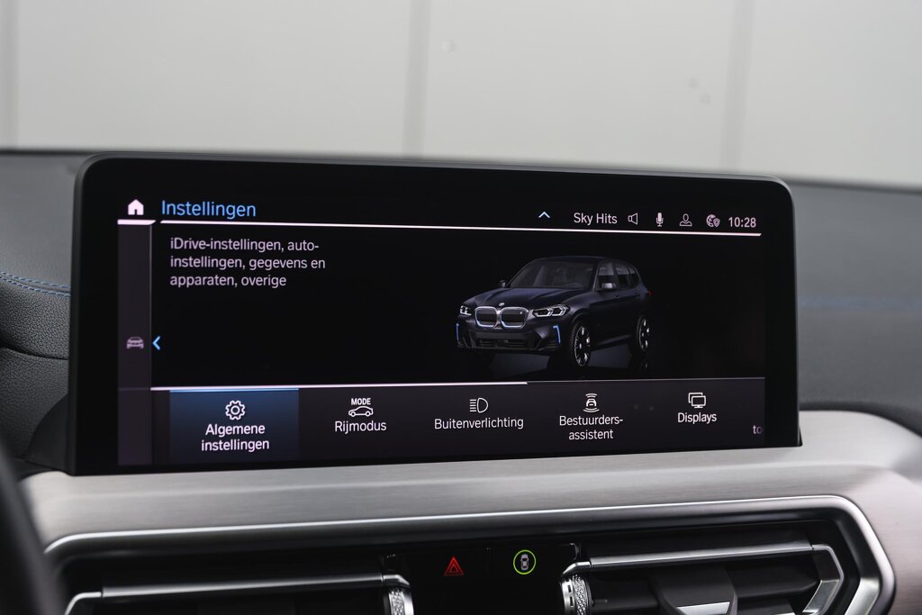 BMW iX3 21