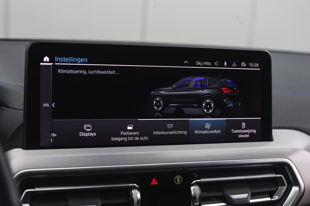 BMW iX3 27