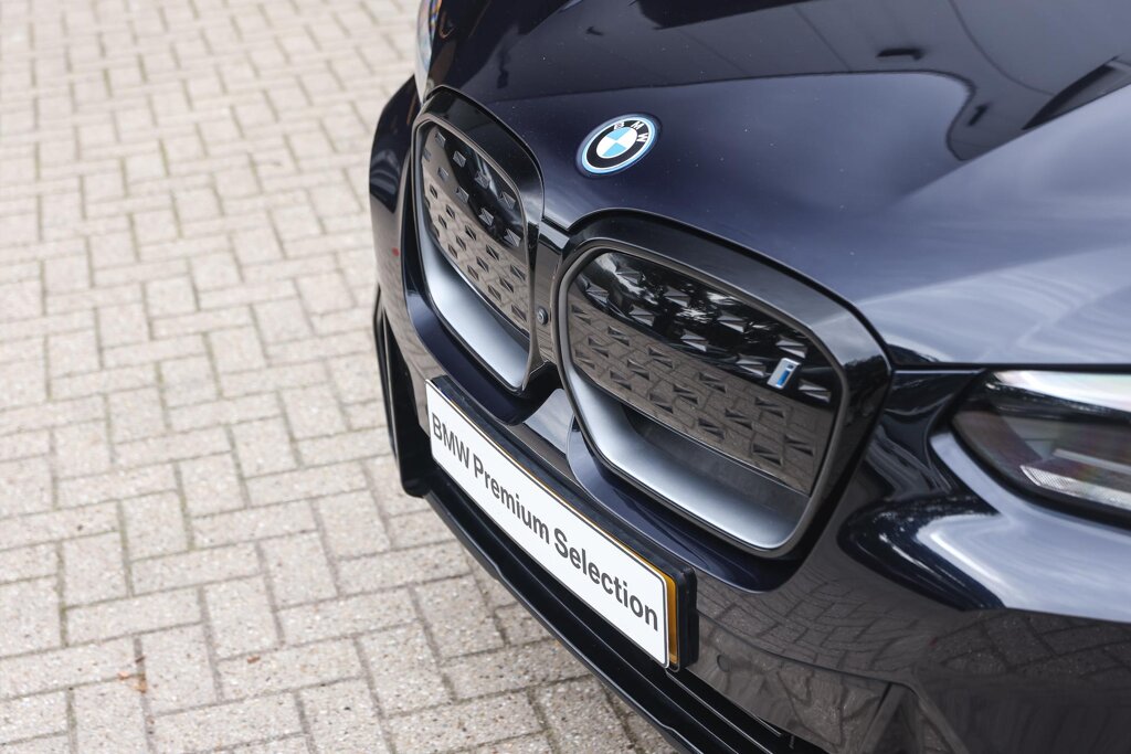 BMW iX3 32