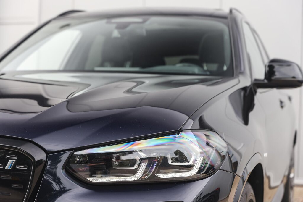 BMW iX3 33
