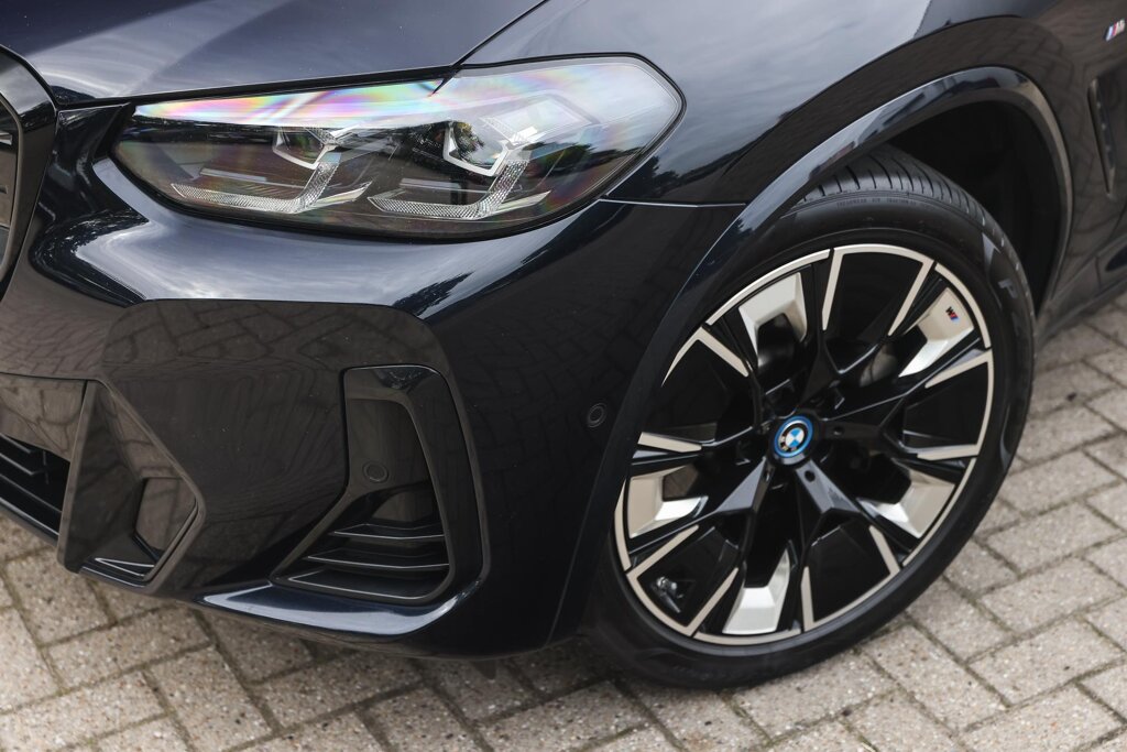 BMW iX3 34