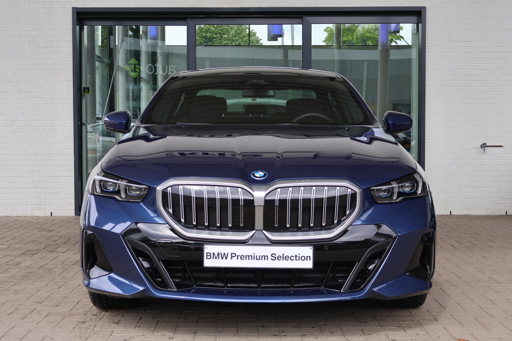 BMW 5 Serie Sedan 550e xDrive - Afbeelding 3