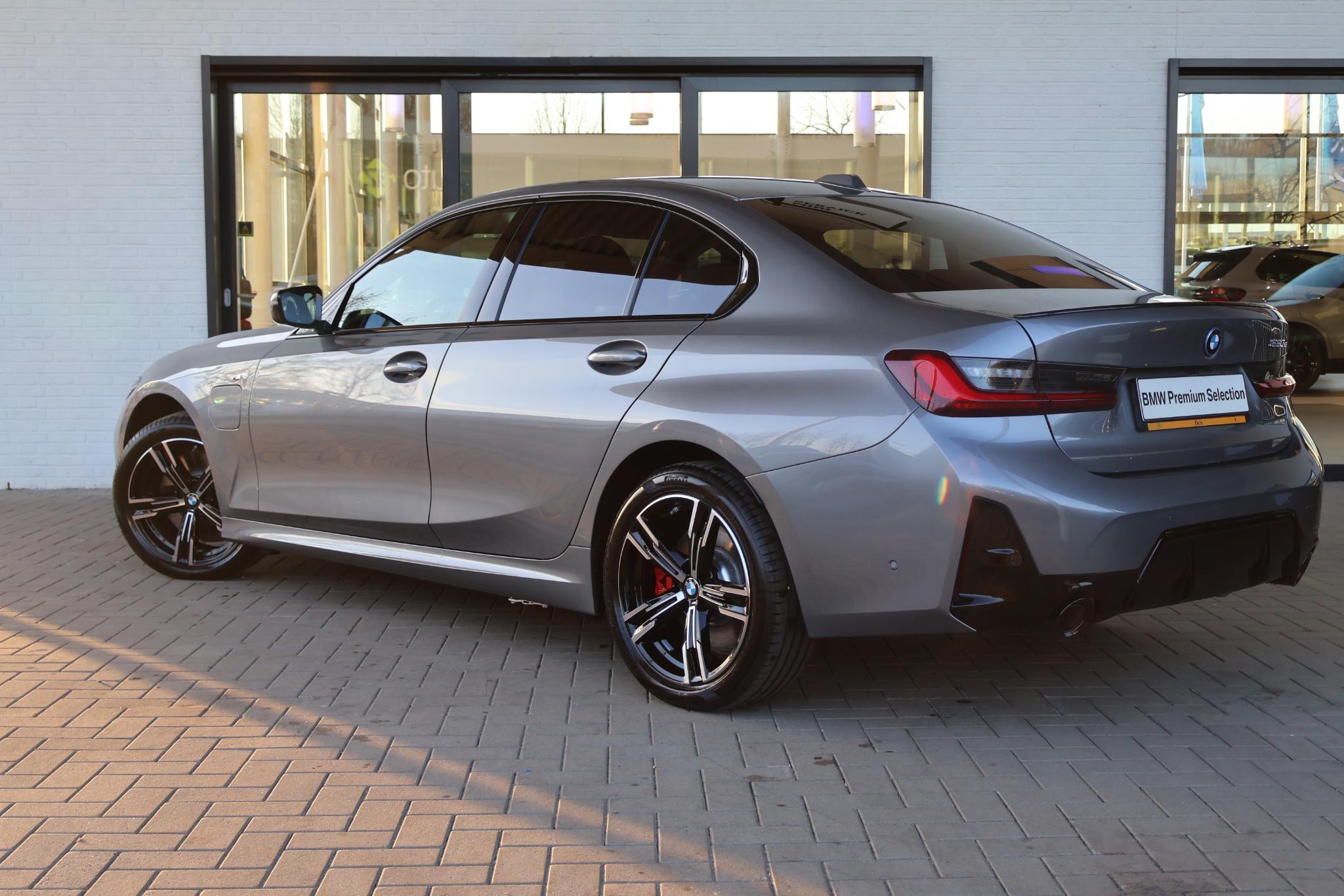 BMW 3 Serie 330e Sedan - Afbeelding 2