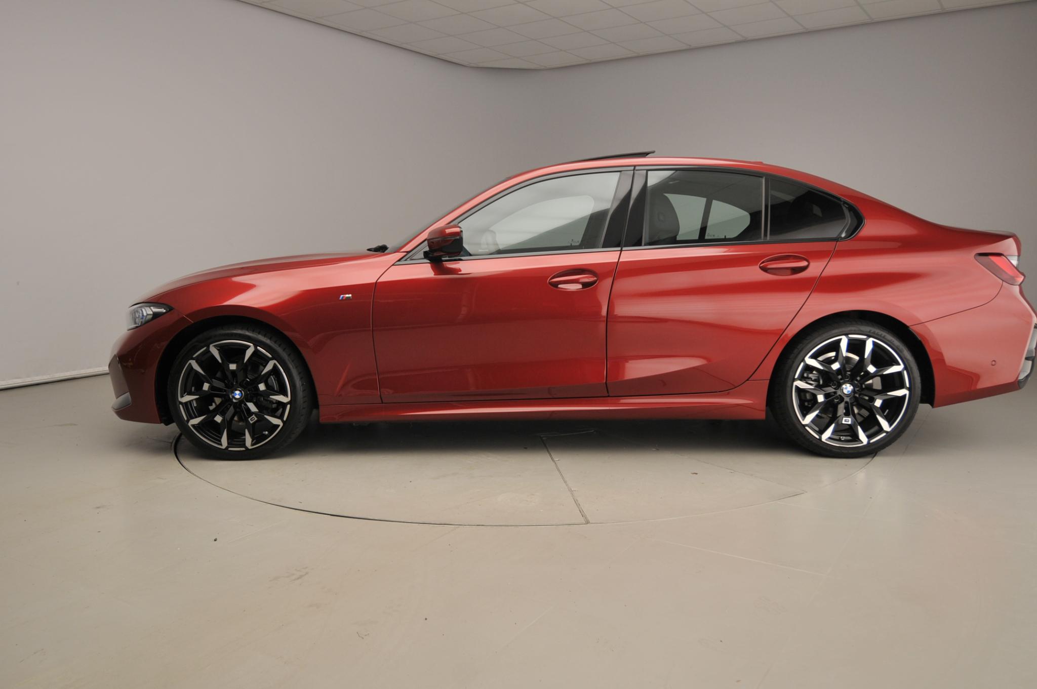 BMW 3 Serie Sedan 320i - Afbeelding 2