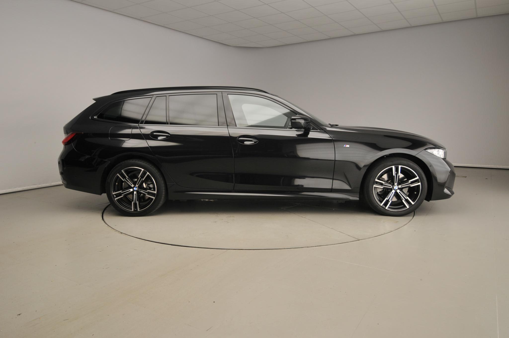 BMW 3 Serie Touring 330e - Afbeelding 2