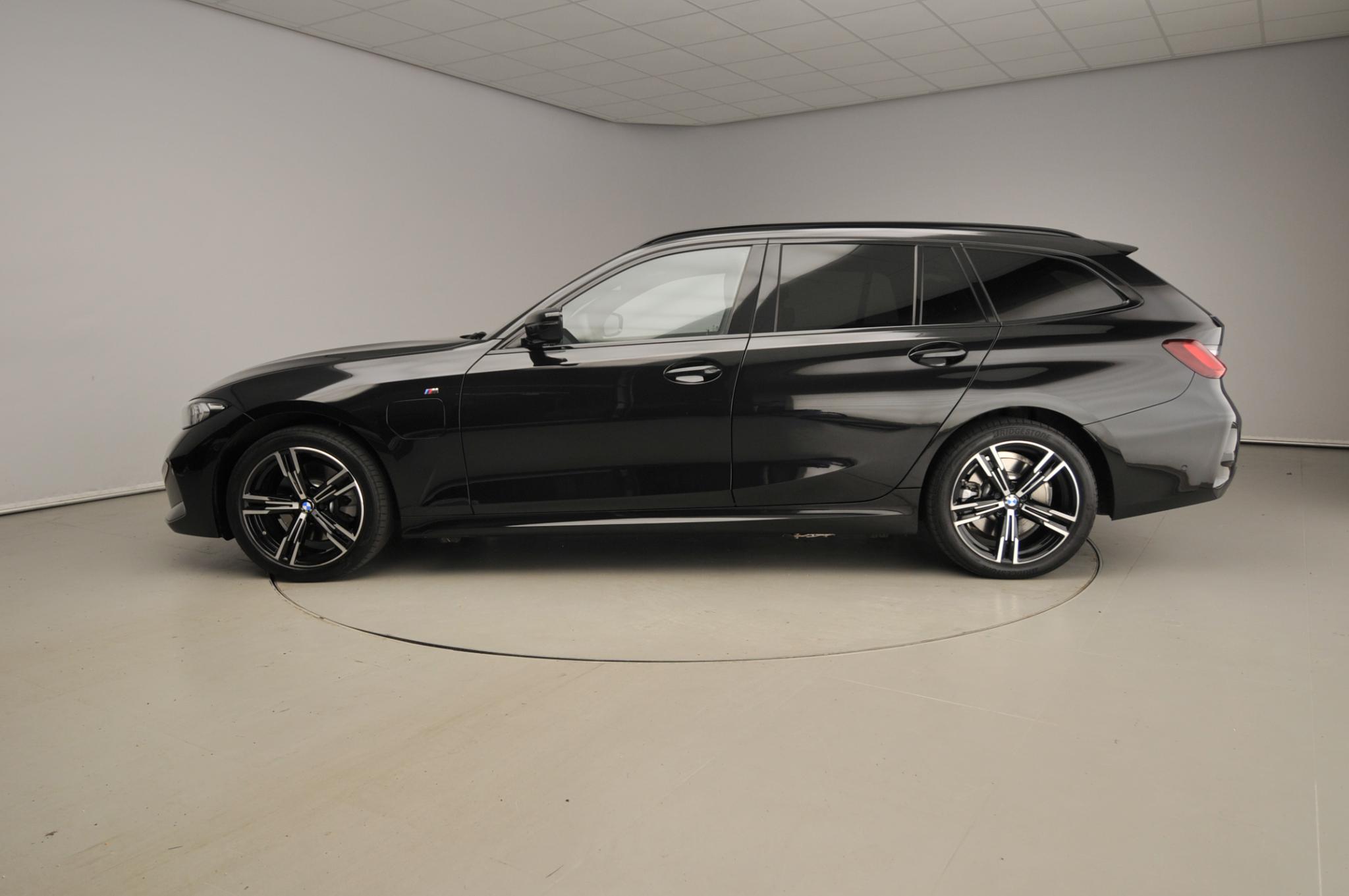 BMW 3 Serie Touring 330e - Afbeelding 4