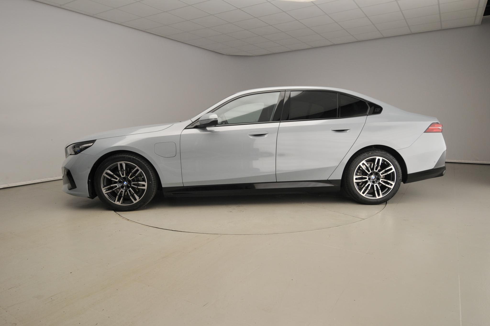 BMW 5 Serie Sedan 530e - Afbeelding 2