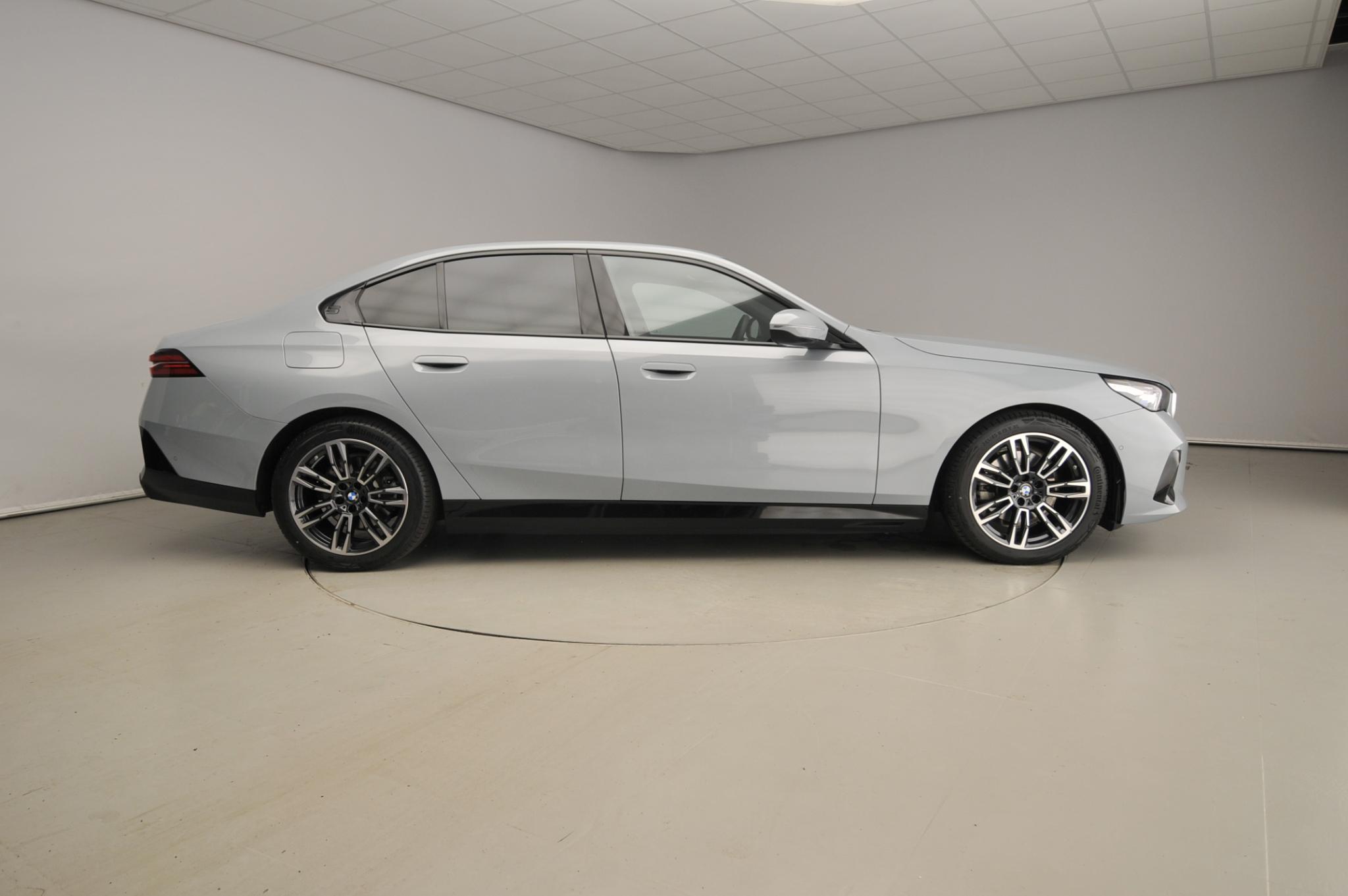 BMW 5 Serie Sedan 530e - Afbeelding 4