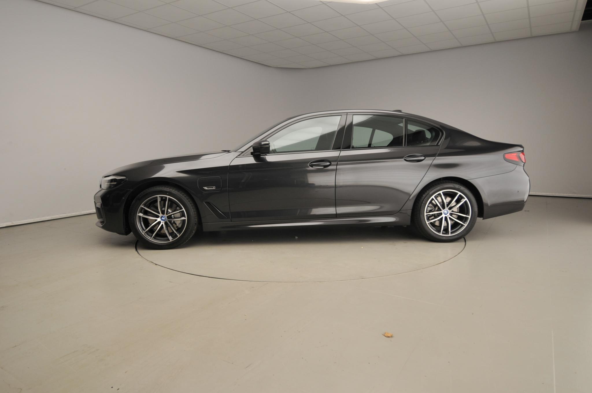 BMW 5 Serie Sedan 530e - Afbeelding 2