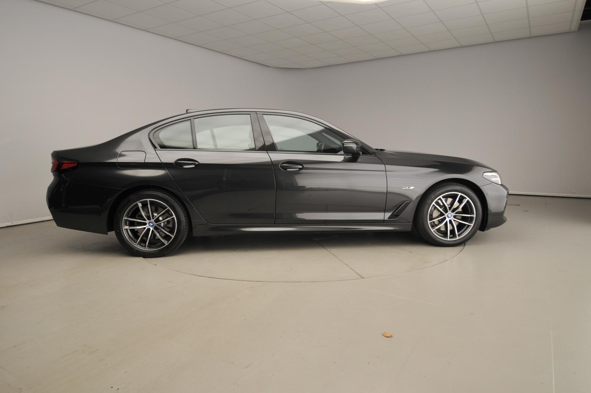 BMW 5 Serie Sedan 530e - Afbeelding 4