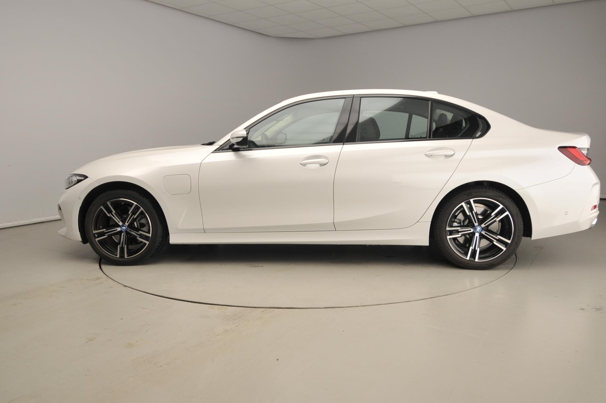 BMW 3 Serie Sedan 320e - Afbeelding 2