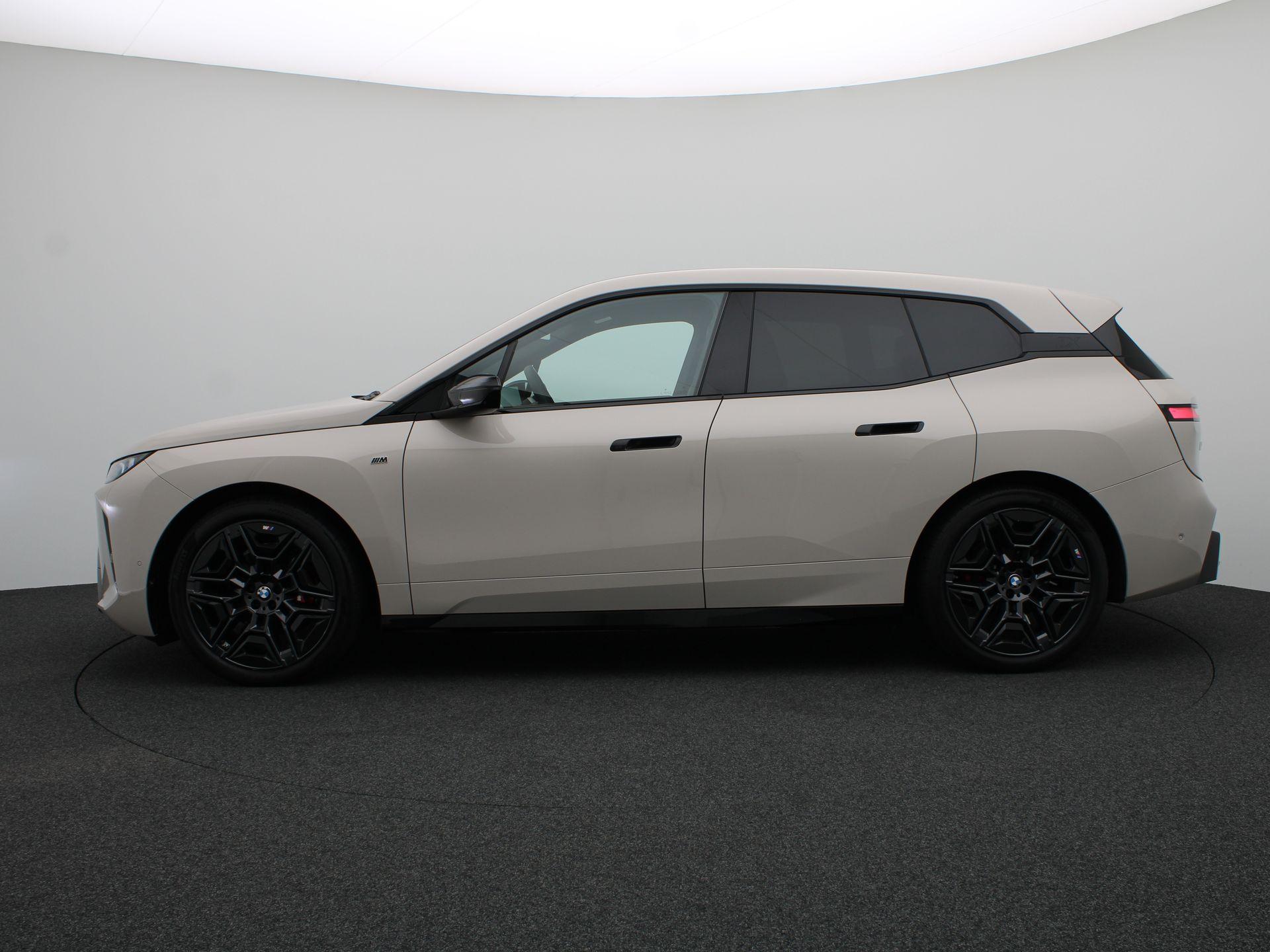 BMW iX xDrive M70 112 kWh - Afbeelding 4