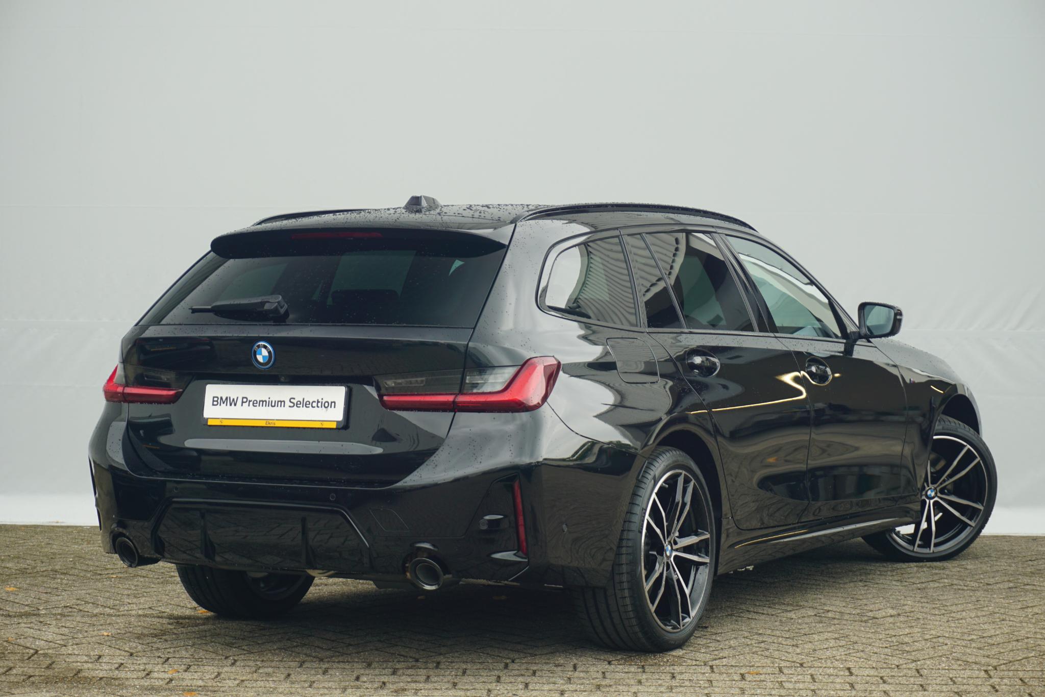 BMW 3 Serie Touring 330e - Afbeelding 2