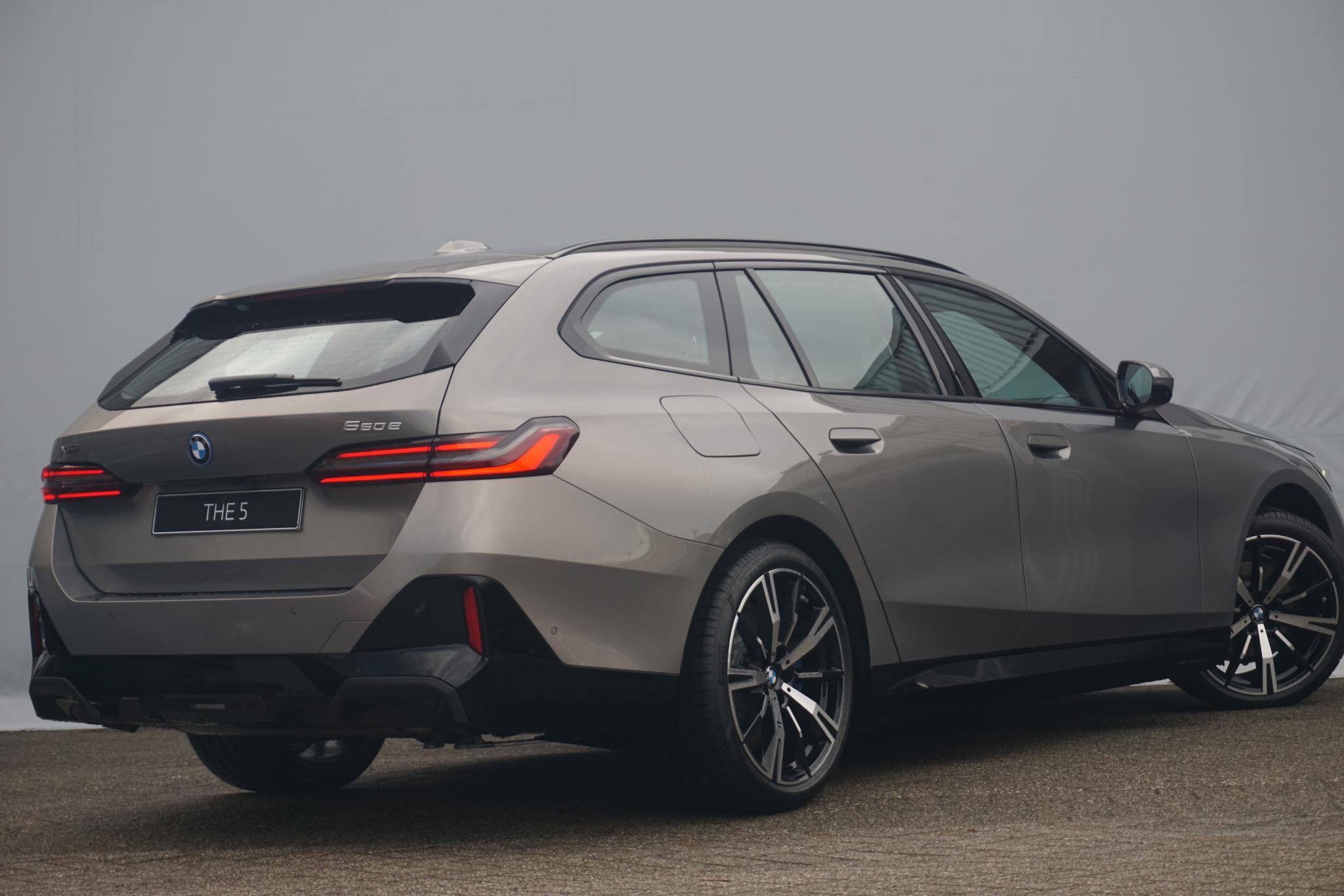 BMW 5 serie Touring 550e xDrive - Afbeelding 2