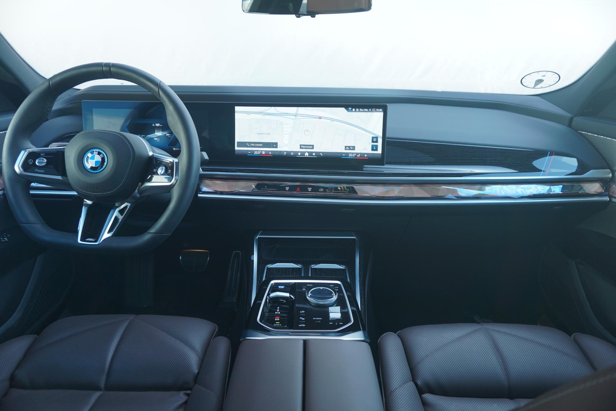 BMW i7