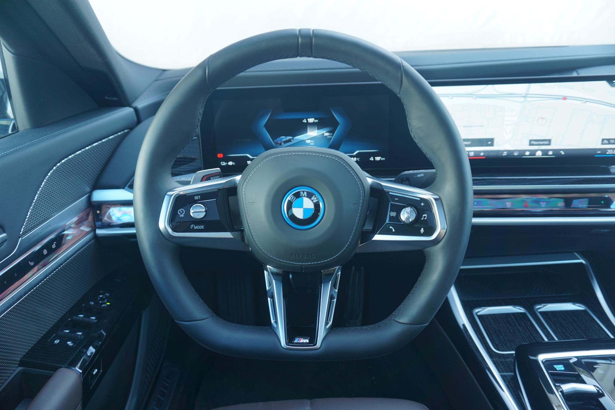 BMW i7