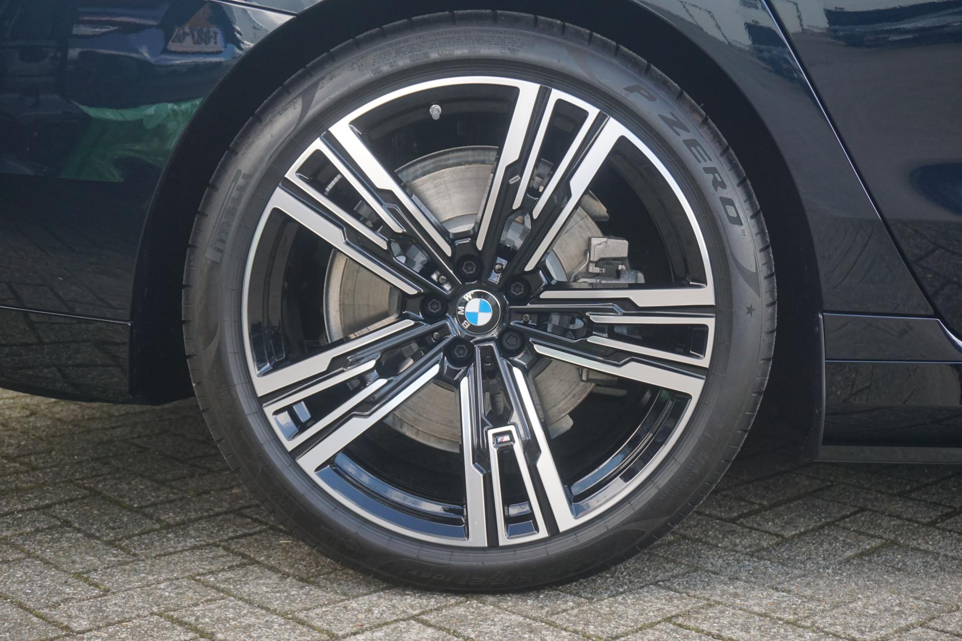 BMW i7