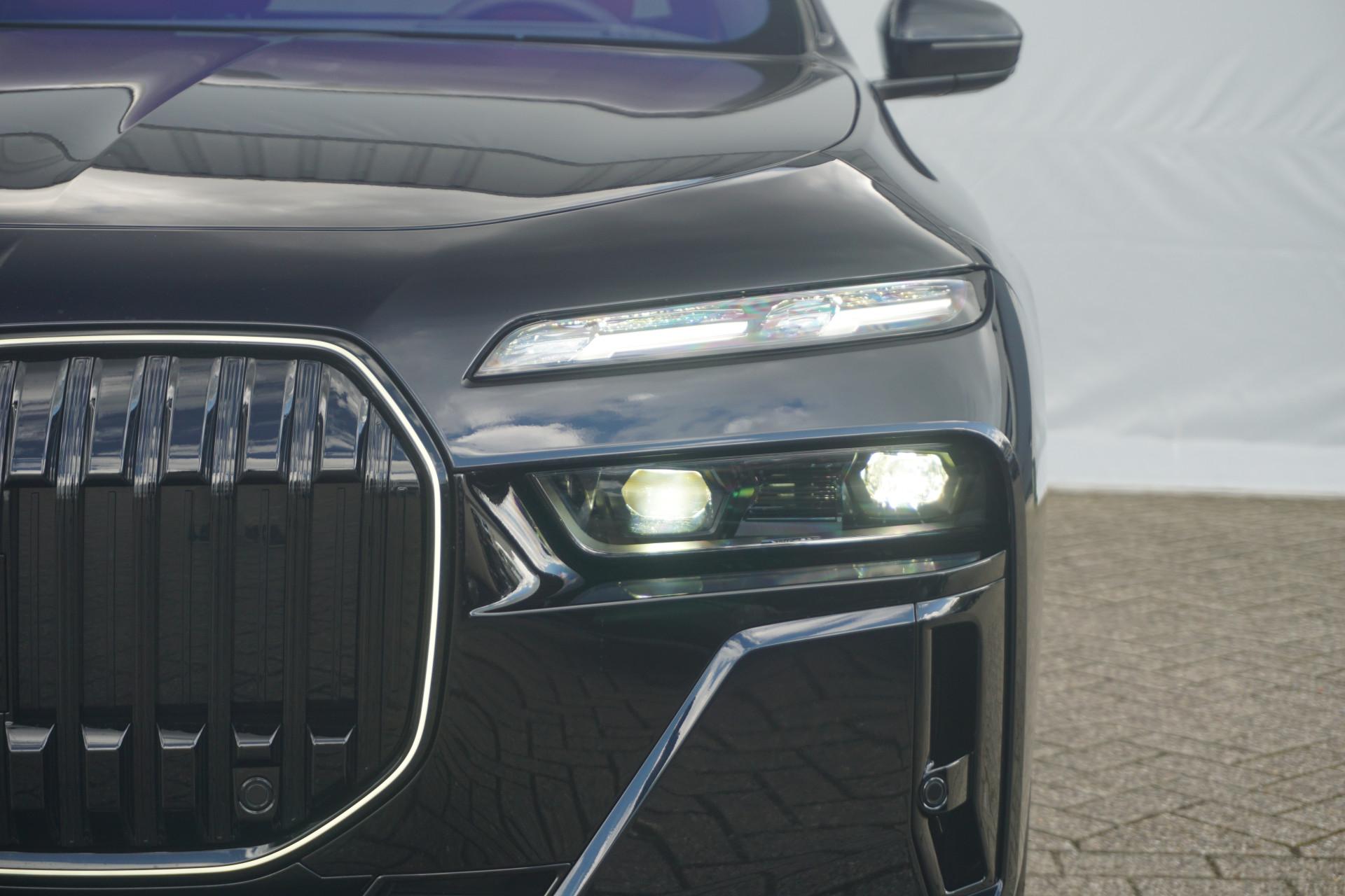 BMW i7