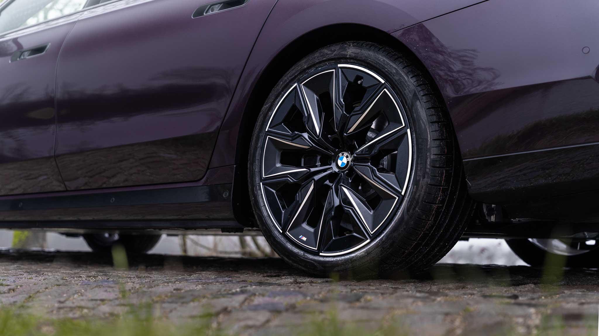BMW i7