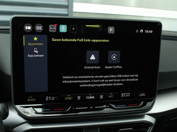 Apple Carplay/Android Auto Apple Carplay/Android Auto