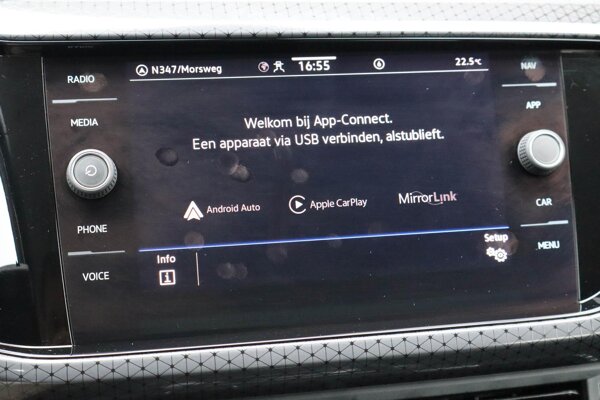 Apple Carplay/Android Auto Apple Carplay/Android Auto