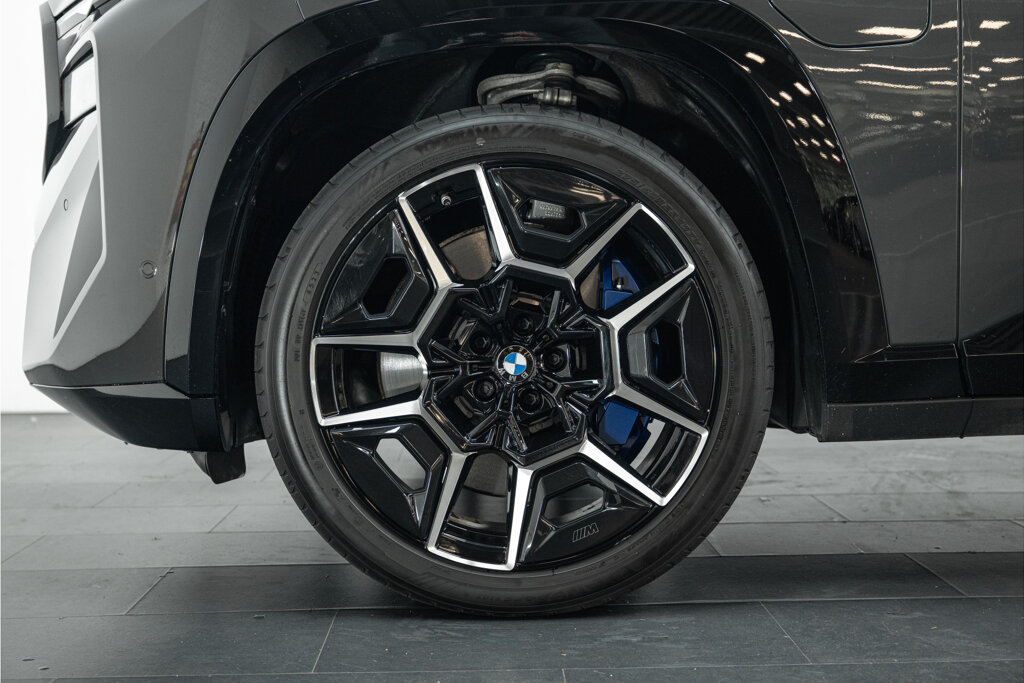 BMW XM 16