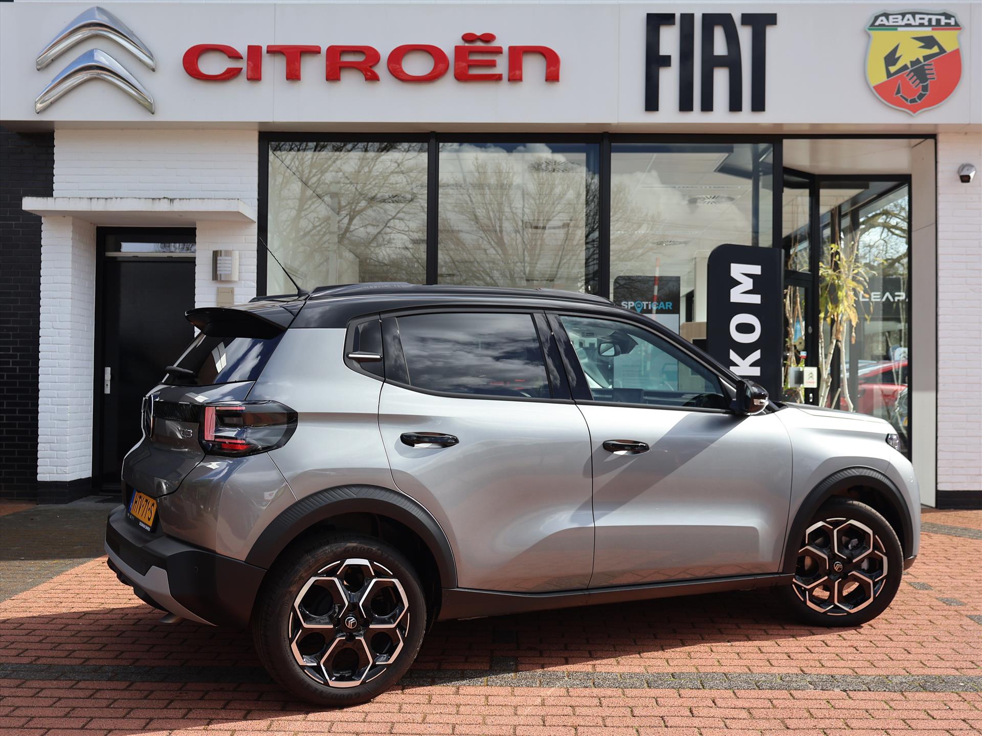 Citroën C3 1.2 Turbo S&S 100PK Max, Rijklaarprijs | Navigatie | Camera | DAB+ | Apple CarPlay & Android Auto | Lichtmetalen wielen - Afbeelding 4