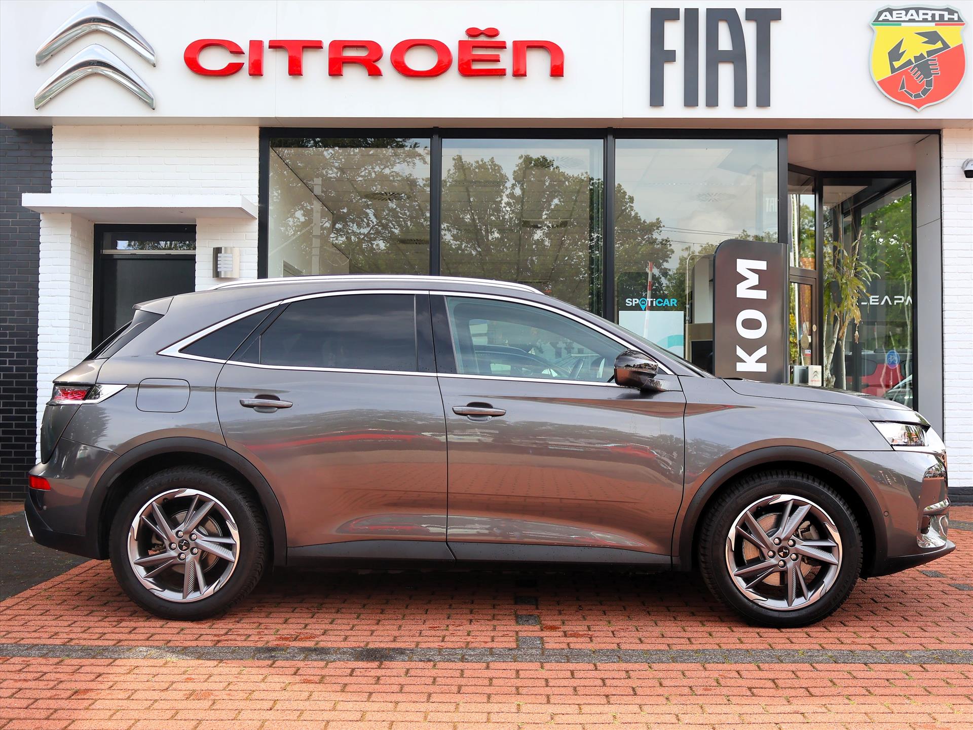 DS DS 7 Crossback E-TENSE Plug-in hybride 300PK e-EAT8 Automaat 4x4 Rivoli, Rijklaarprijs | Panoramdak | Leder | Navigatie | Full LED - Afbeelding 4
