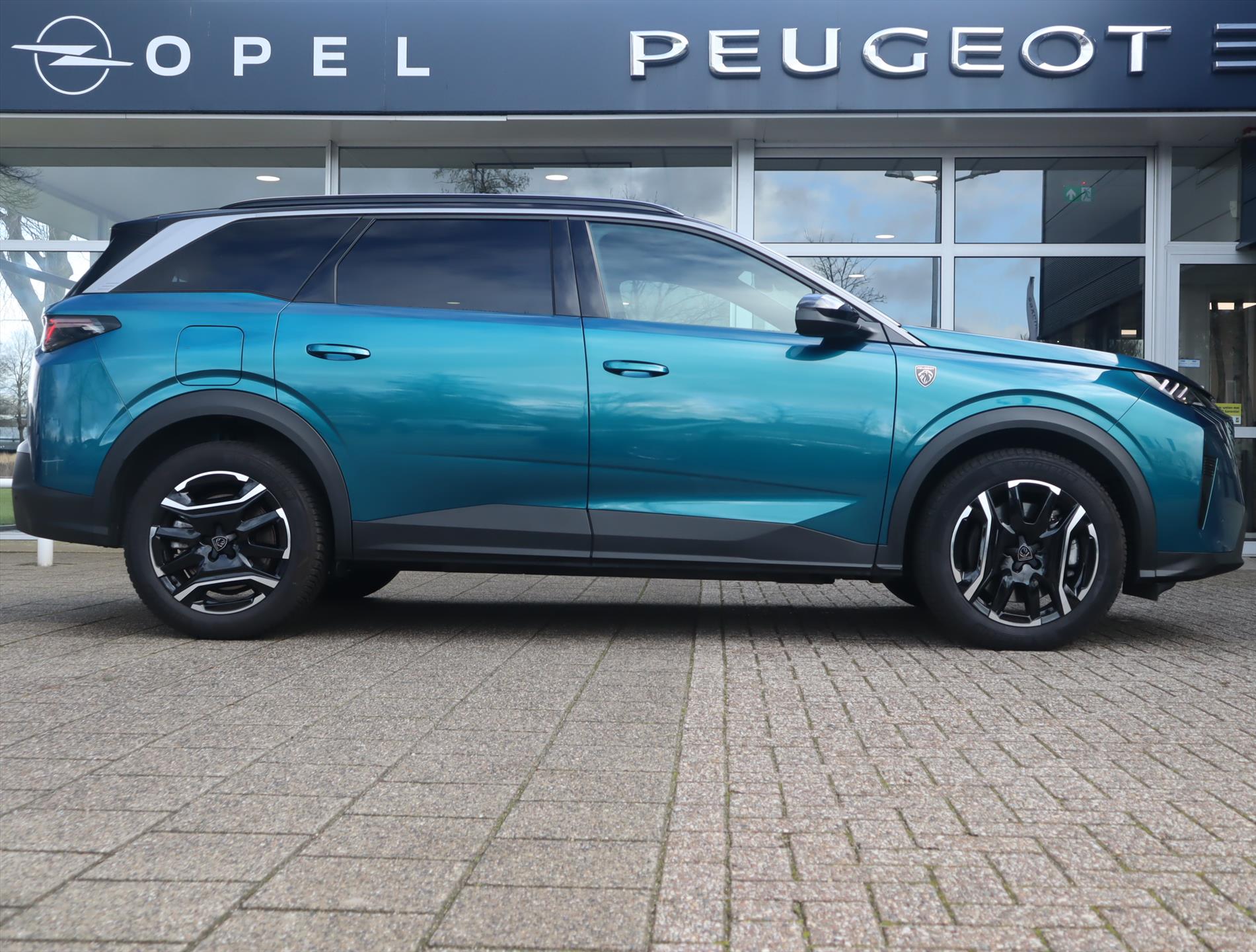 Peugeot 5008 SUV GT Plug-in Hybrid 195pk e-DCS7 Automaat, Rijklaarprijs, Adaptieve cruise control Stoel- en stuurverwarming Elektrische kofferklep Trekhaak - Afbeelding 4