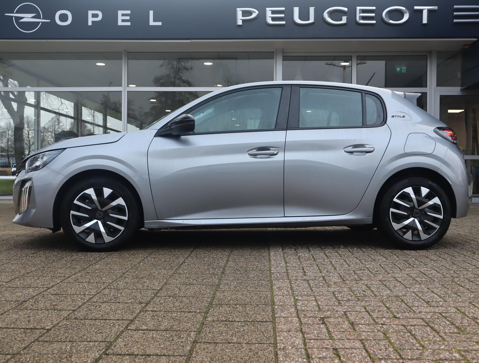 Peugeot 208 Style Hybrid 110 e-DCS6 Automaat, Rijklaarprijs, Apple Carplay/Android Auto DAB+ Radio Sensoren Cruise control - Afbeelding 3