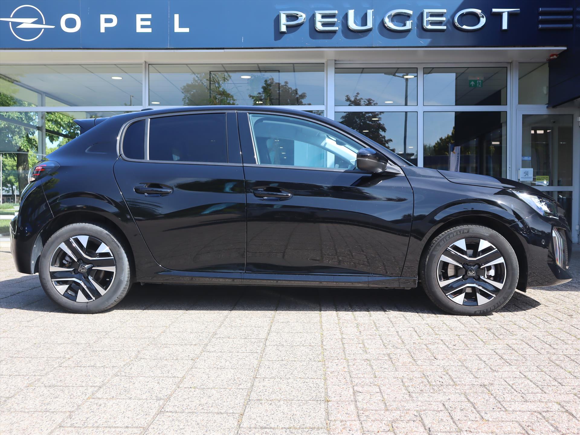 Peugeot 208 Allure Hybrid 110pk e-DCS6 Automaat, Rijklaarprijs, Navigatie Adaptieve cruise control Camera - Afbeelding 3