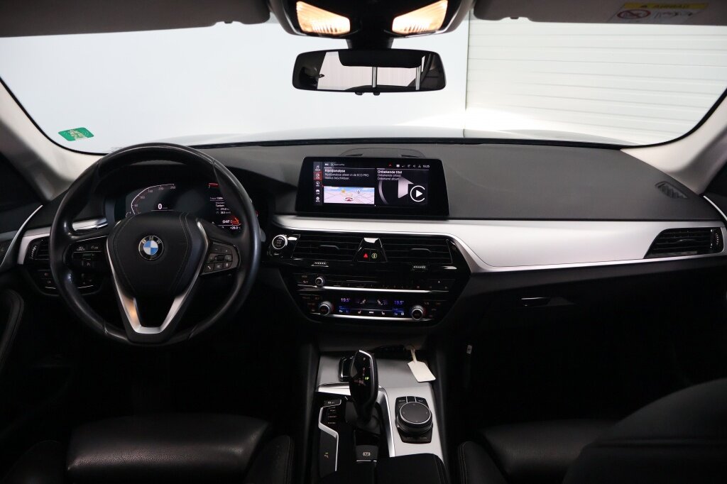 BMW 5 Serie Touring 520i High Executive 184pk | Carplay | LED | Leder | Memory - Afbeelding 2