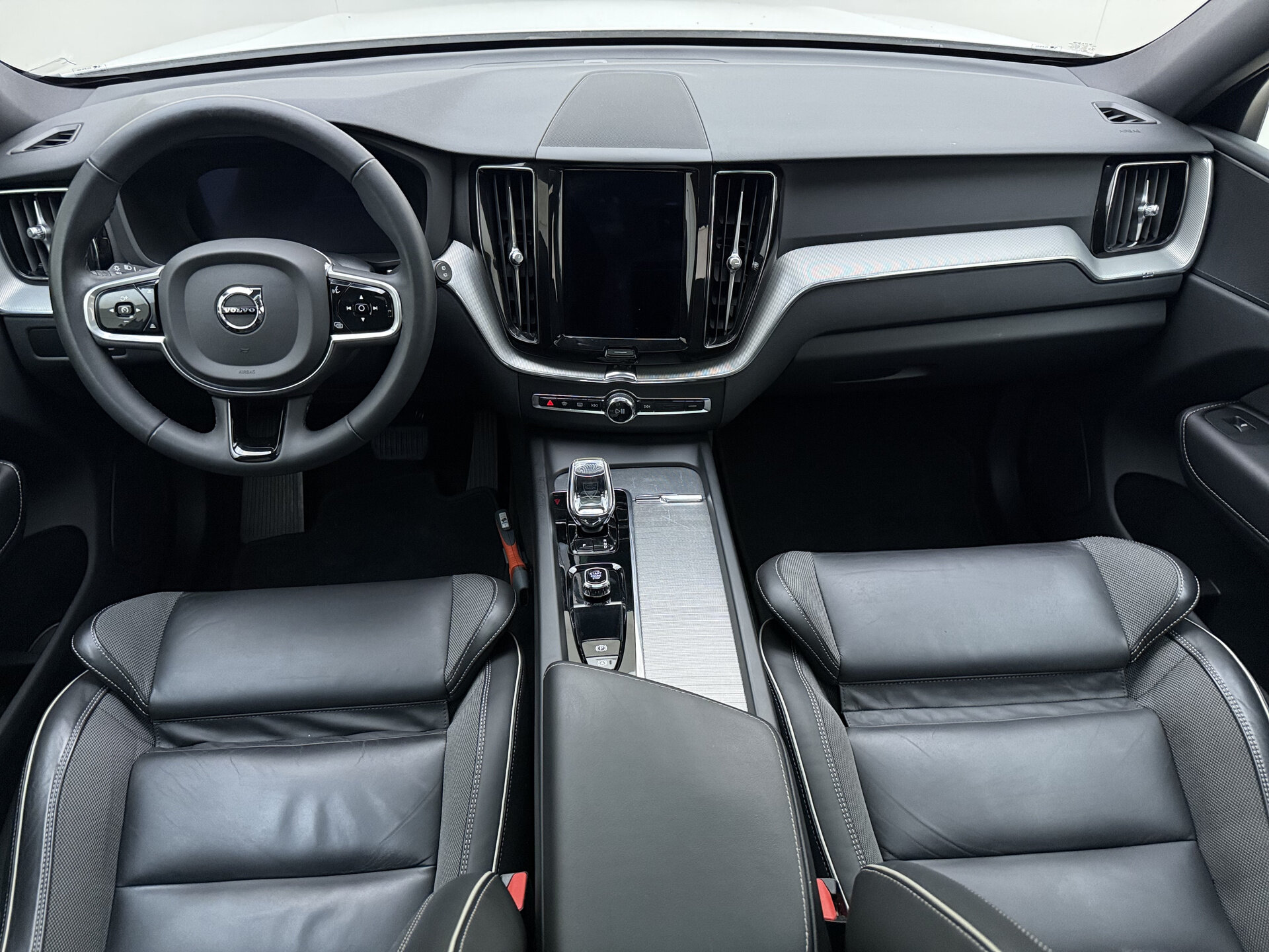Volvo XC60 T8 Plug-in hybrid AWD Plus Dark - Afbeelding 2