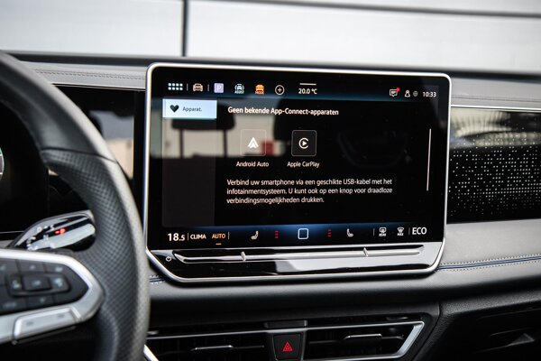 Apple Carplay/Android Auto Apple Carplay/Android Auto