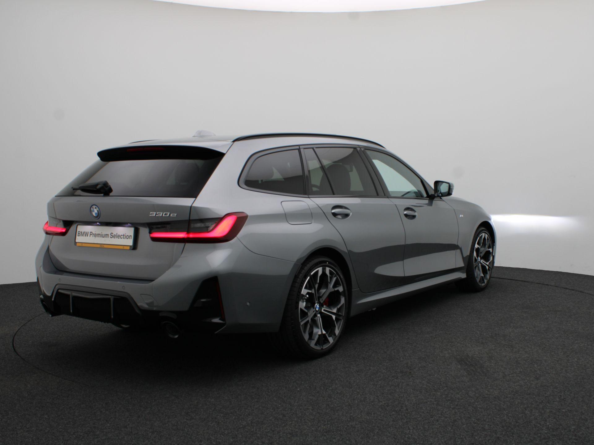 BMW 3 Serie Touring 330e - Afbeelding 2