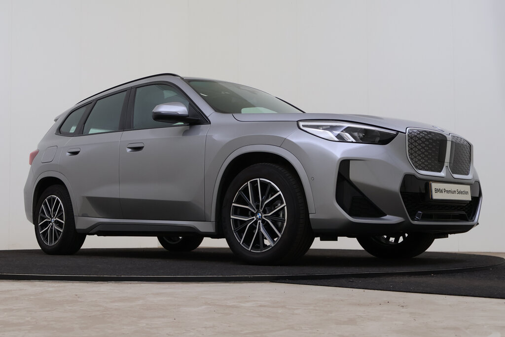 BMW iX1 10
