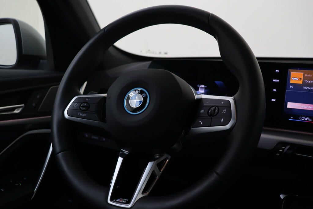 BMW iX1 23