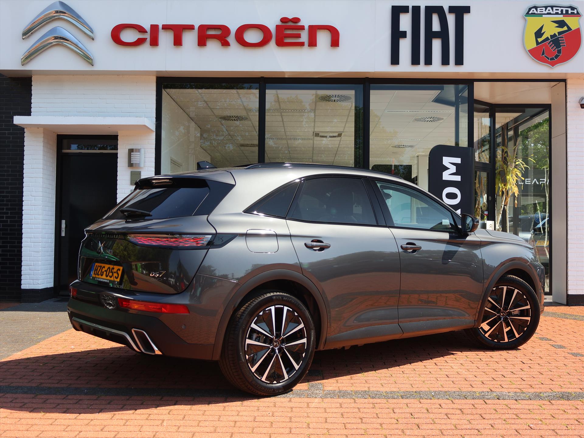 DS DS 7 E-Tense 300PK 4x4 eEAT8 Automaat Pallas, Rijklaarprijs | Panoramadak | 360 Camera | Stoelverwarming - Afbeelding 4