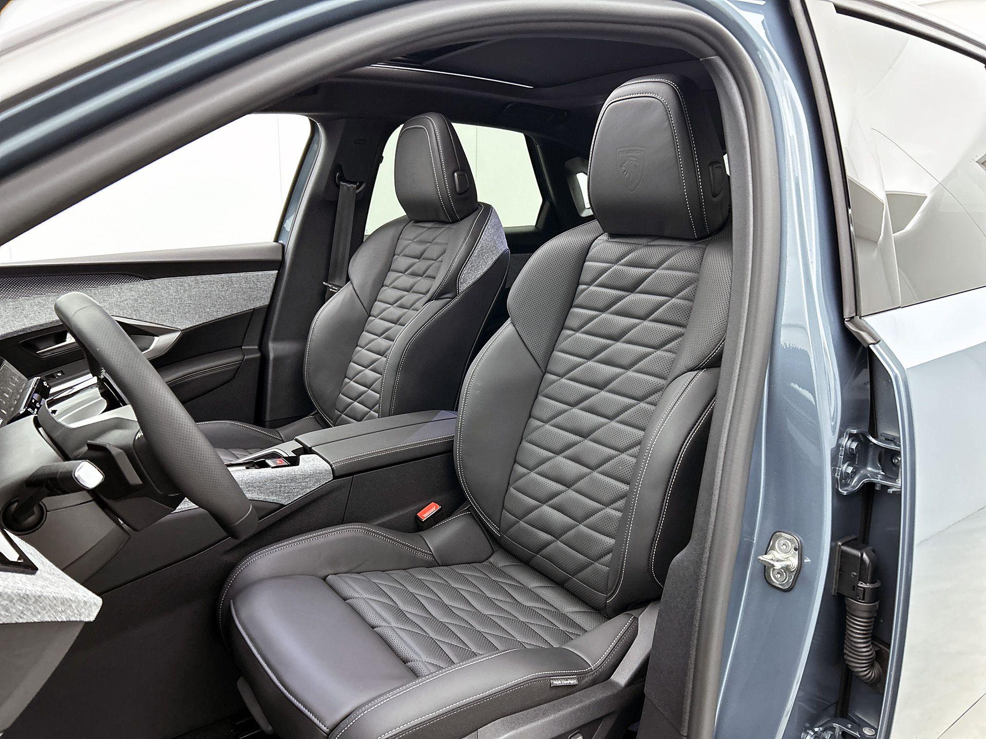 Peugeot e-3008