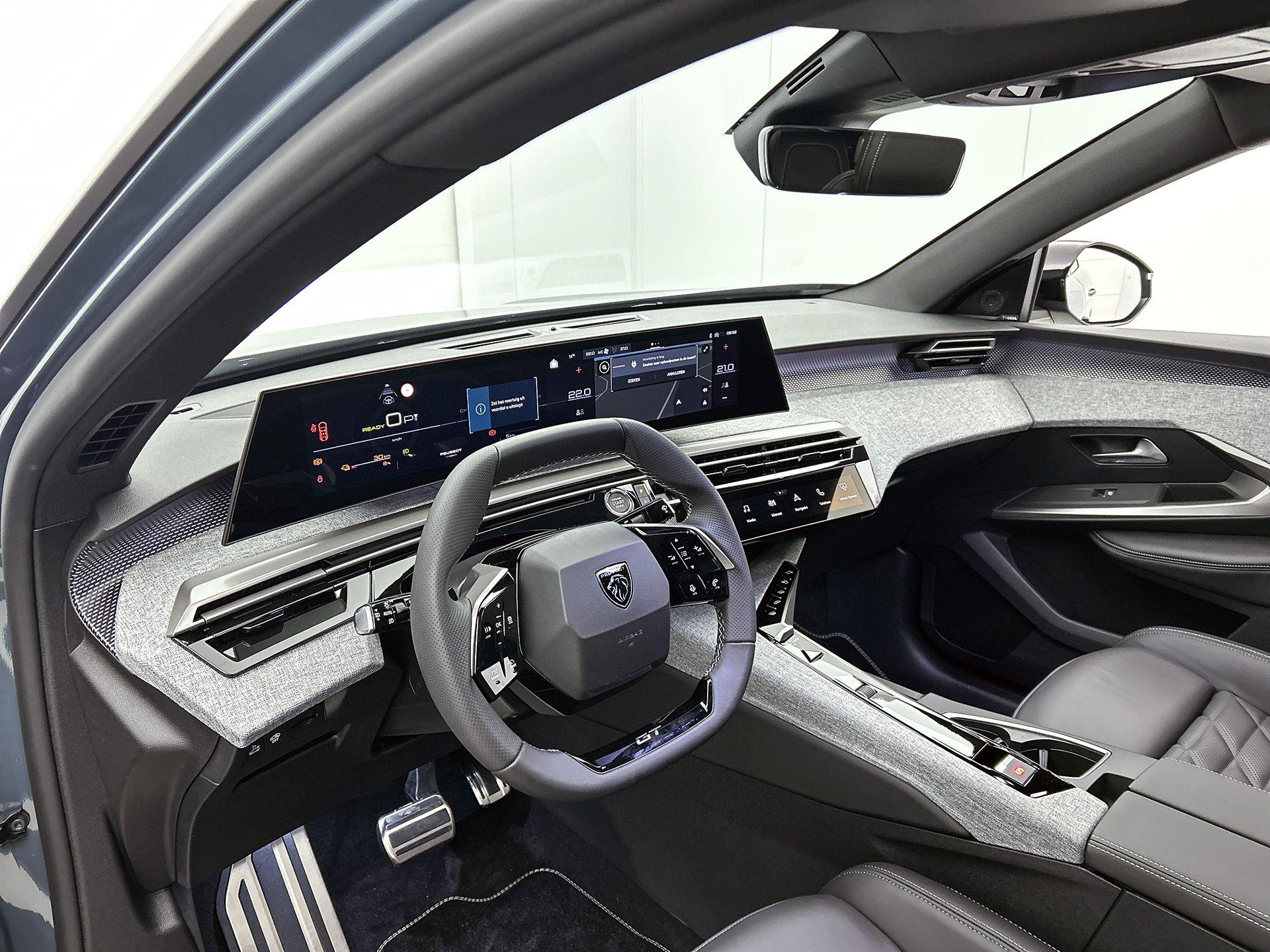 Peugeot e-3008