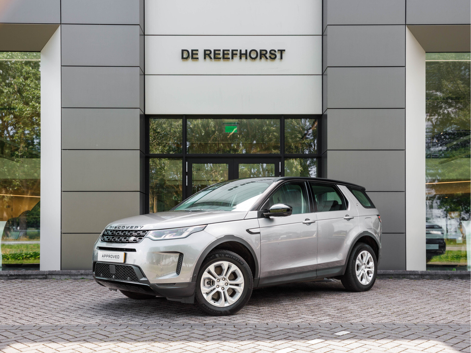 Land Rover Discovery Sport P300e SE