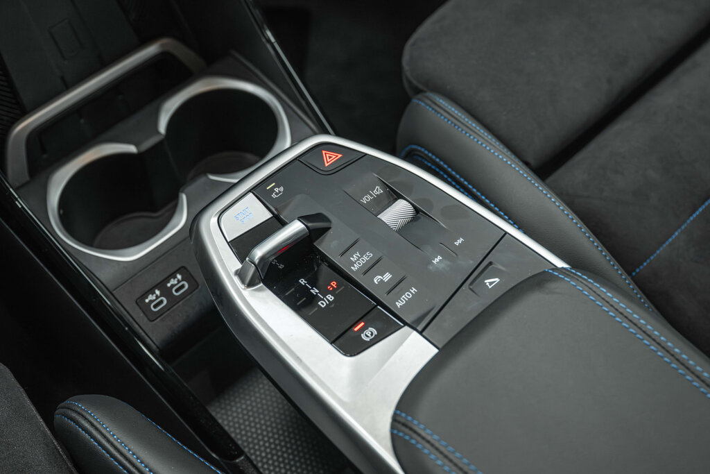 BMW iX1 13