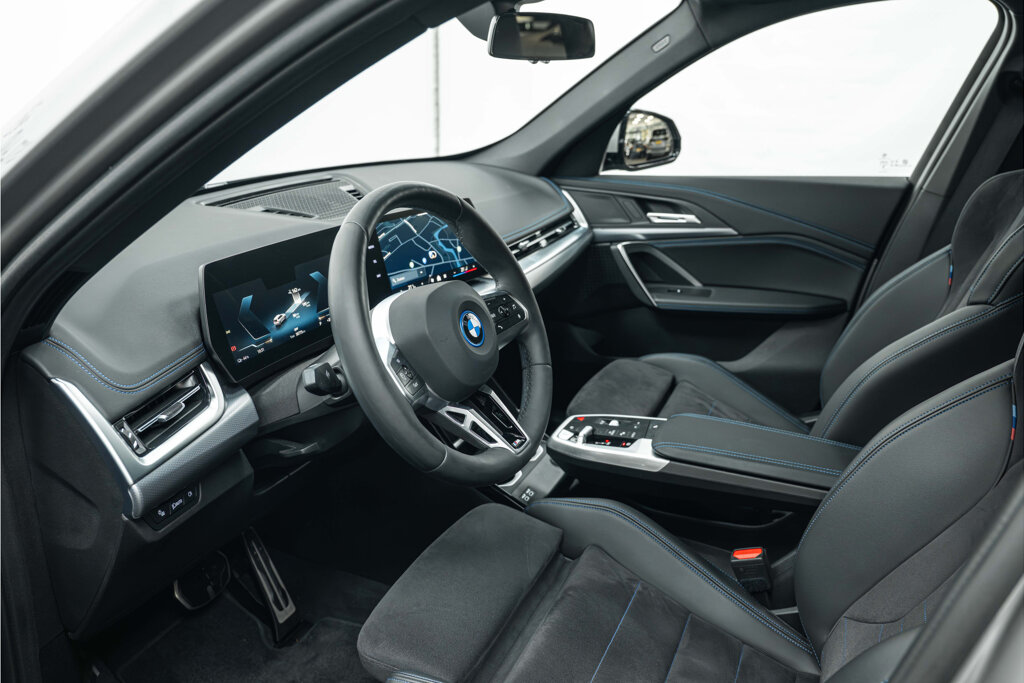 BMW iX1 23