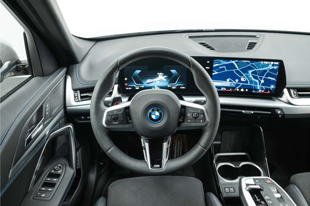 BMW iX1 27